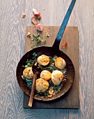 Fried scallops with garlic and herbs