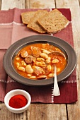 Fasolka po bretonsku (beans with sausage and bacon in tomato sauce, Poland)