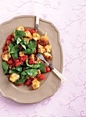 Bread salad with tomatoes and basil