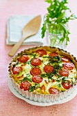 Cheese quiche with rocket and cherry tomatoes