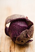 Violette Kartoffel mit Schale