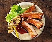 Spare ribs with grilled bread and barbecue sauce