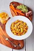 Rigatoni with vegetables, bacon and curry