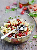 Pasta mit Tomaten und Basilikum