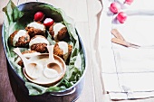 Vegetable fritters with tahini and radishes (India)