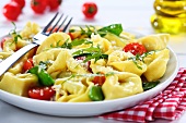 Tortelloni with cherry tomatoes and rocket