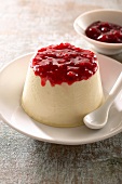 Panna cotta ai frutti rossi (cream pudding with red berry compote)