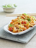 Noodles with chicken, pineapple and peppers (Asia)