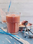 Strawberry and apple shake with almonds