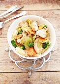 Pan-fried chicken with broccoli, carrots and celery