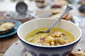 Corn chowder (sweetcorn soup, USA) with chicken
