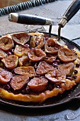 Tarte tatin with figs and grapes