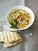 Hummus with chickpeas and flatbread