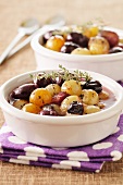 Salad with thyme and flambéed grapes