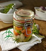 Mixed Pickles (Süß-sauer eingelegtes Gemüse)