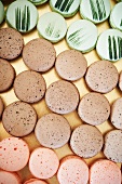 Verschiedene Macarons (Draufsicht)