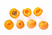 Whole and halved apricots (view from above)