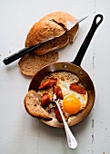 Fried egg with smoked sausage and bread