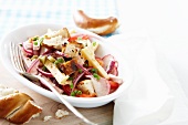 Vegetable salad with lye bread croutons