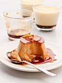 Crème Caramel mit Orangenzesten