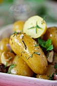 New potatoes with herbs (close-up)