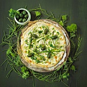 A green and white pizza