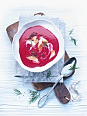 Rote-Bete-Suppe mit Räucherforelle