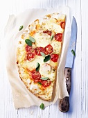 Pizza margherita (pizza with tomatoes and mozzarella, Italy)