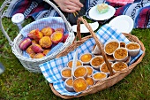 Verschiedene Muffins fürs Picknick