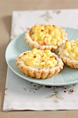 Puff pastry tartlets with camembert and potato mash