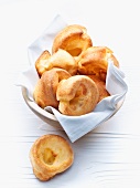 Yorkshire puddings in a bread basket (England)