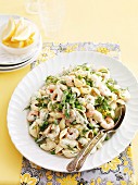 Pasta shells with asparagus and prawns