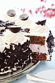 Cranberry and cream layer cake