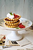 Mini pie with red currants jelly and goat cheese mousse