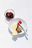 Strawberry & balsamic vinegar jelly with bread and cheese