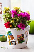 Blumentopf beklebt mit Briefmarken