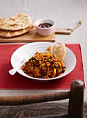 Minced lamb curry with naan bread