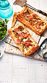 Ricotta-Tartes mit Prosciutto, Spargel und Lauch