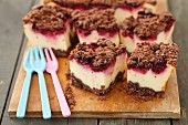 Cheesecake with chocolate crumble and sour cherries