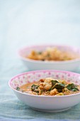 Curry soup with cauliflower, spinach and carrots