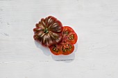 A tomato of the variety 'Purple Calebas'