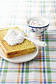 Indisch gewürzte Waffel mit Dip