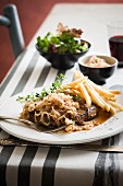 Sirloin steak with shallot sauce and skinny fries