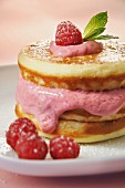 Pancakes mit Himbeer-Ricotta-Joghurt-Creme