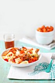 Pasta with prawns and tomatoes