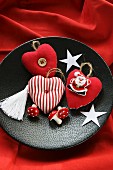 Fabric hearts and Father Christmas on festive plate