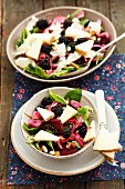 Spinach salad with almonds, blackberries, red onions and Manchego cheese