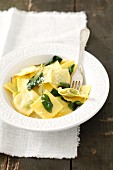 Ravioli with spinach and cheese