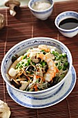 Noodles with prawns and shiitake mushrooms (China)