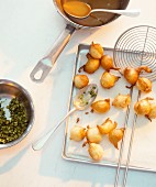 Deep-fried pearl onions with pistachios